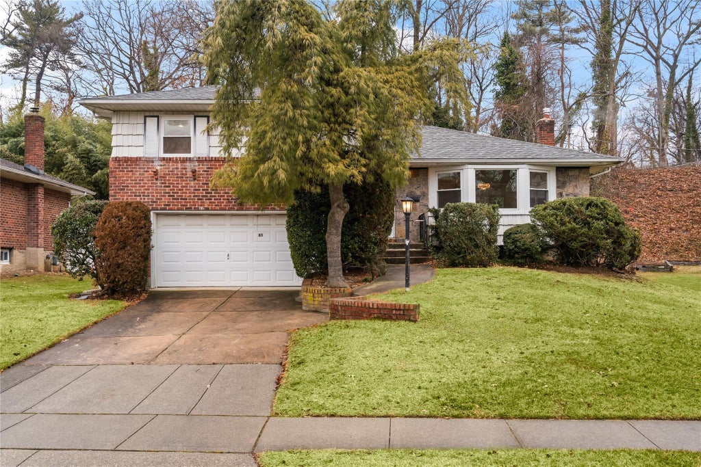 1 of 33 - 83 Stratford, Roslyn Heights, NY
