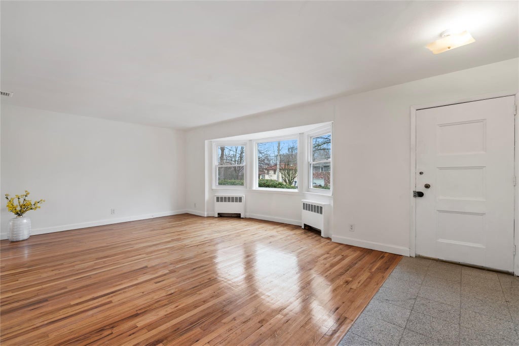2 of 33 - 83 Stratford, Roslyn Heights, NY