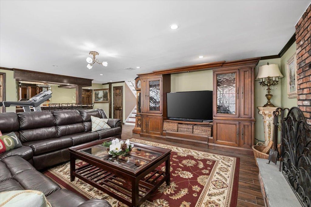 23 of 36 - 3408 Parkway Drive, Baldwin, NY