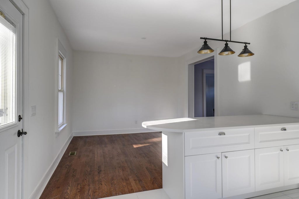 13 of 33 - 27 Locust Lane, Oyster Bay, NY