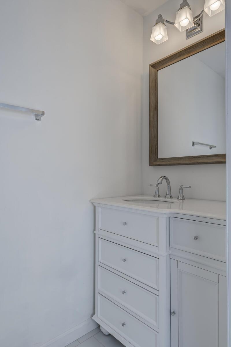 15 of 33 - 27 Locust Lane, Oyster Bay, NY