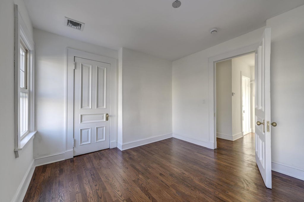 17 of 33 - 27 Locust Lane, Oyster Bay, NY