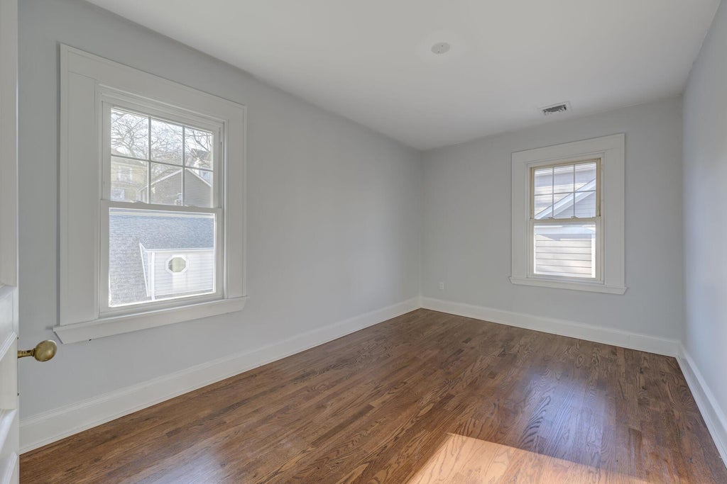 18 of 33 - 27 Locust Lane, Oyster Bay, NY