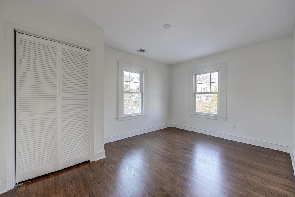 20 of 33 - 27 Locust Lane, Oyster Bay, NY
