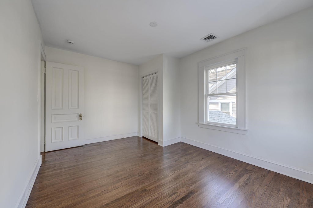 21 of 33 - 27 Locust Lane, Oyster Bay, NY