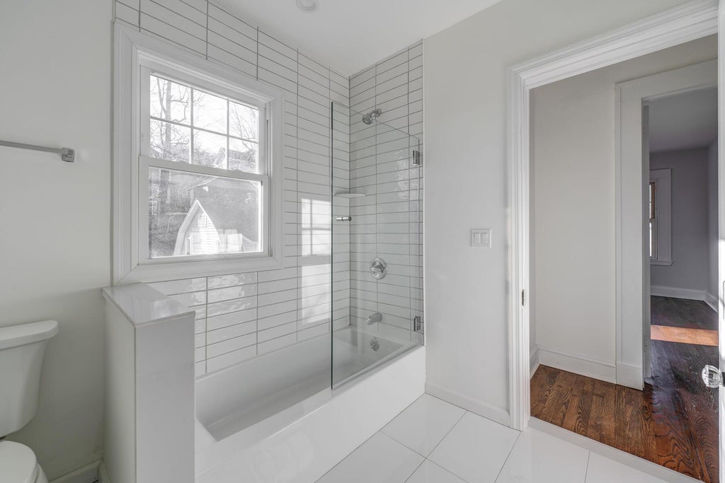 24 of 33 - 27 Locust Lane, Oyster Bay, NY