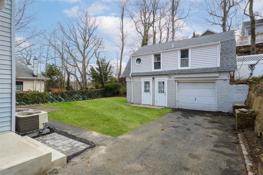 26 of 33 - 27 Locust Lane, Oyster Bay, NY