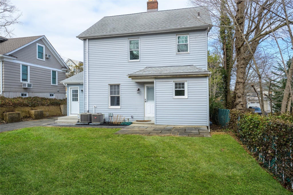 27 of 33 - 27 Locust Lane, Oyster Bay, NY