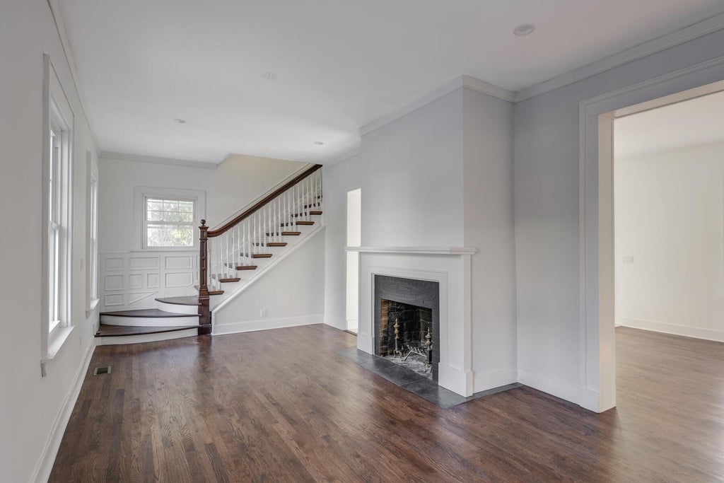 2 of 33 - 27 Locust Lane, Oyster Bay, NY