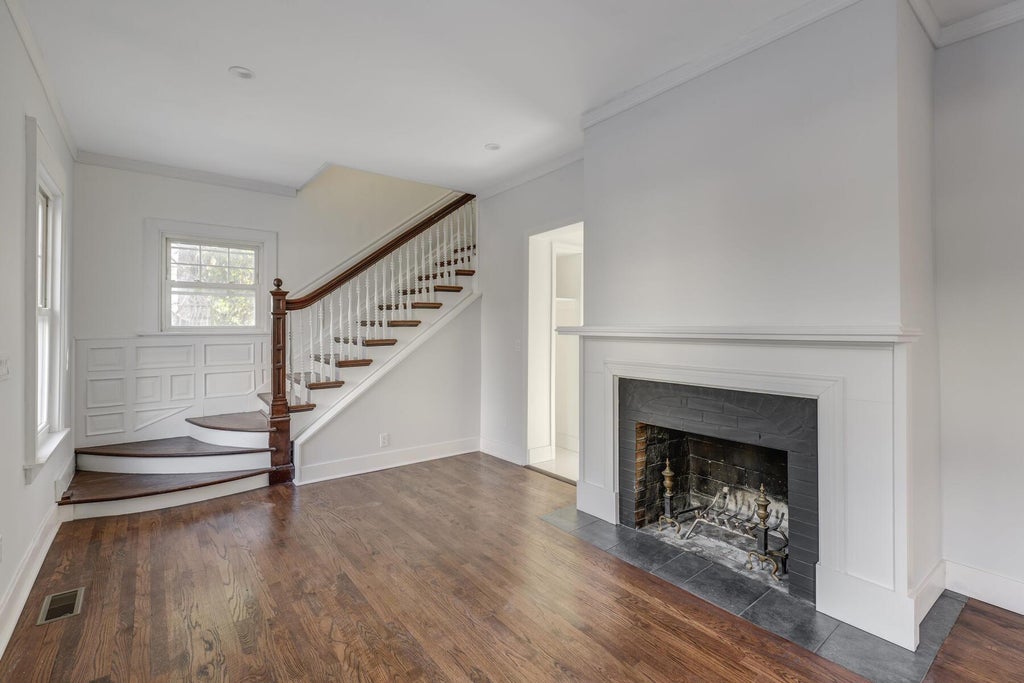 4 of 33 - 27 Locust Lane, Oyster Bay, NY