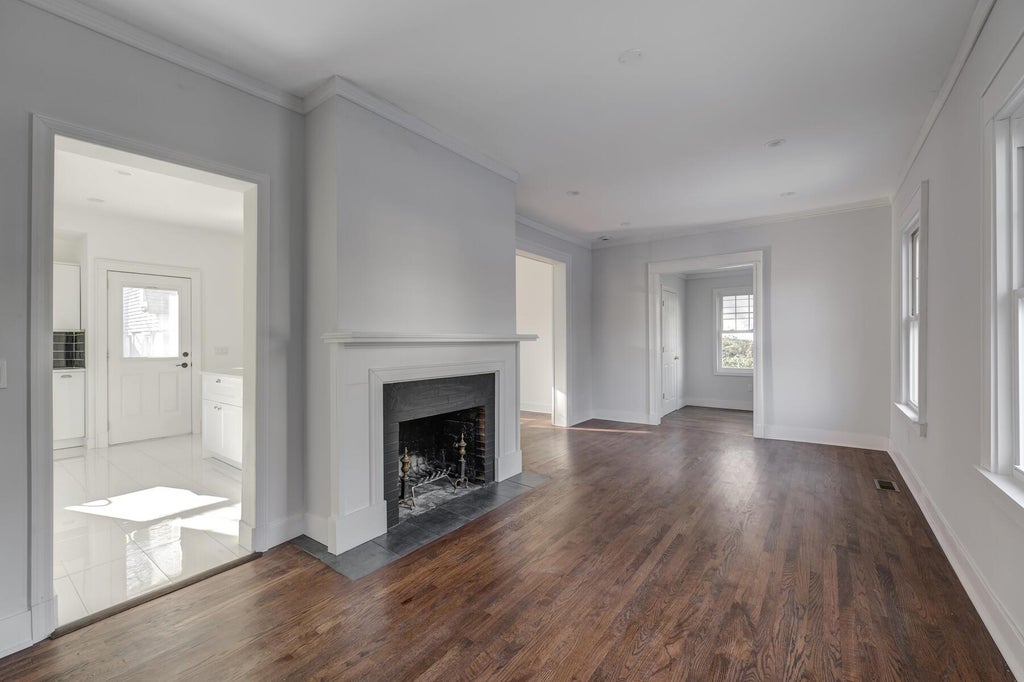 6 of 33 - 27 Locust Lane, Oyster Bay, NY