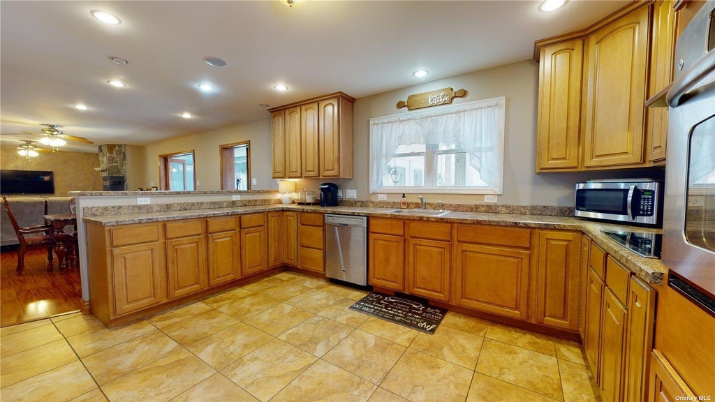3 of 24 - 5 Southwind Road, Remsenburg, NY