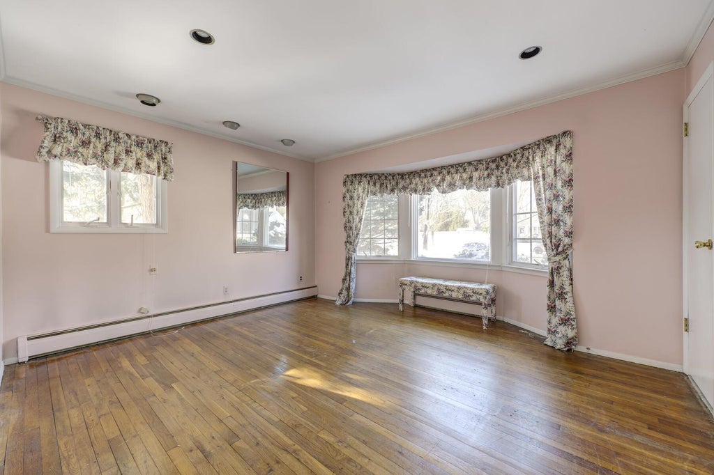 10 of 17 - 9 Shaker Ridge Lane, East Northport, NY