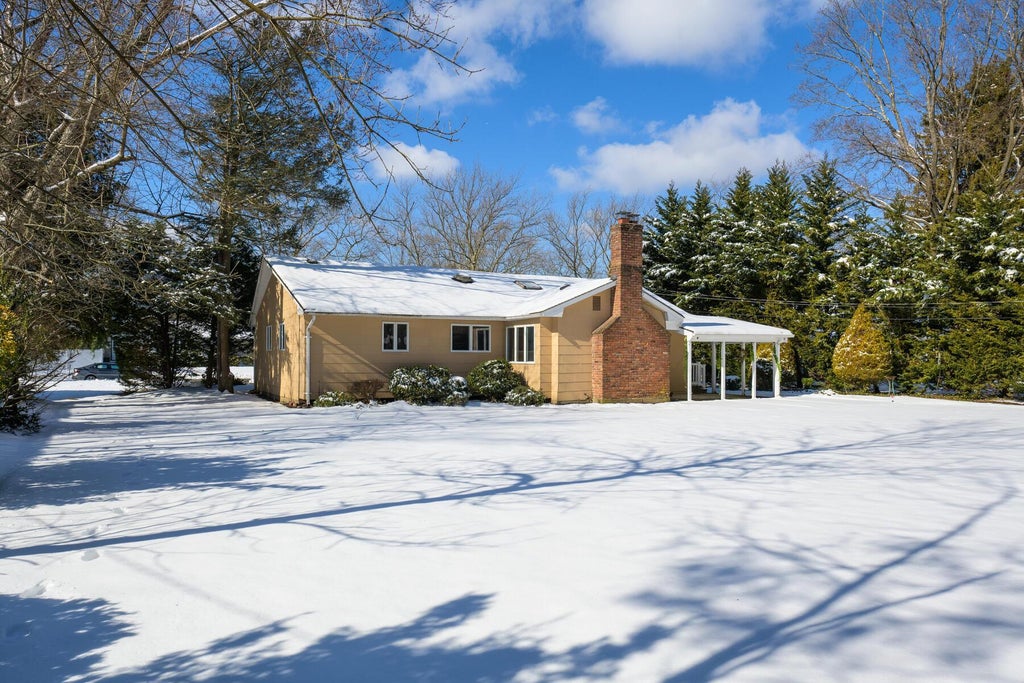 15 of 17 - 9 Shaker Ridge Lane, East Northport, NY