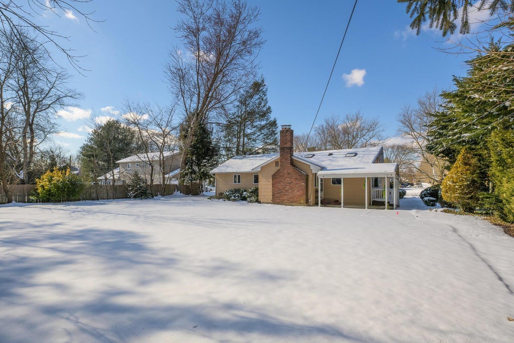 16 of 17 - 9 Shaker Ridge Lane, East Northport, NY