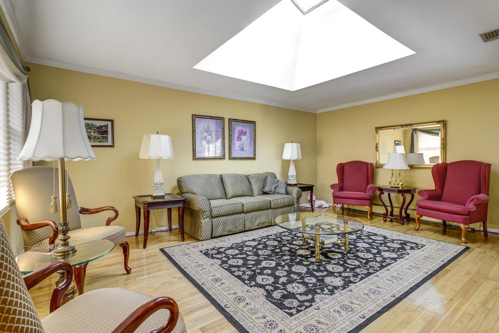 4 of 17 - 9 Shaker Ridge Lane, East Northport, NY