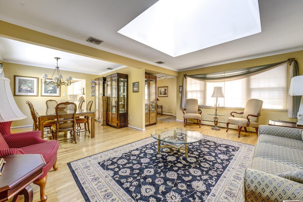 5 of 17 - 9 Shaker Ridge Lane, East Northport, NY