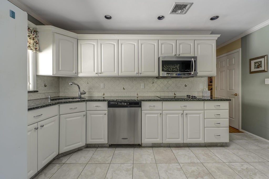 8 of 17 - 9 Shaker Ridge Lane, East Northport, NY