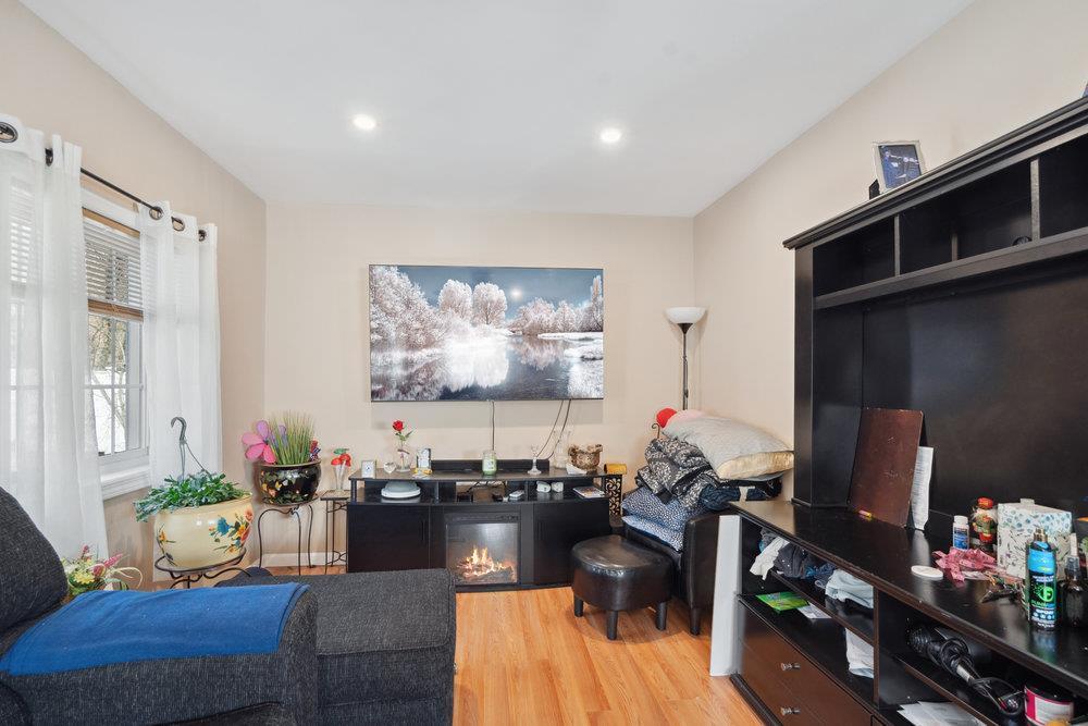 6 of 28 - 181 Elm Drive, Bay Shore, NY