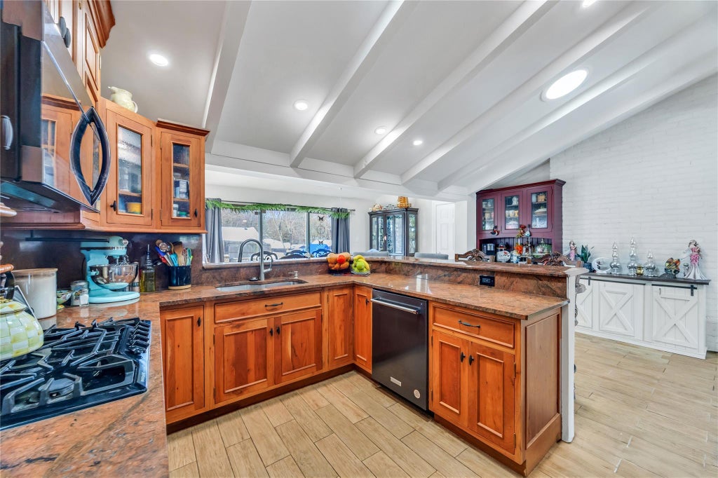 12 of 41 - 16 Walnut Drive, Shoreham, NY
