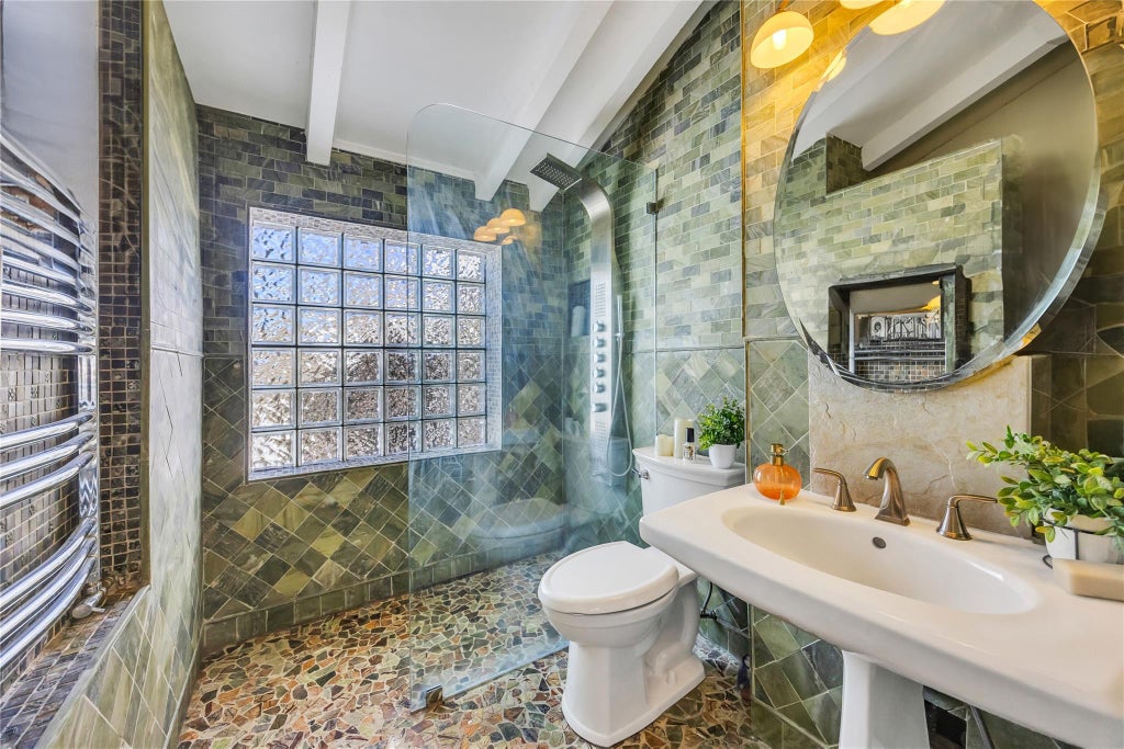24 of 41 - 16 Walnut Drive, Shoreham, NY
