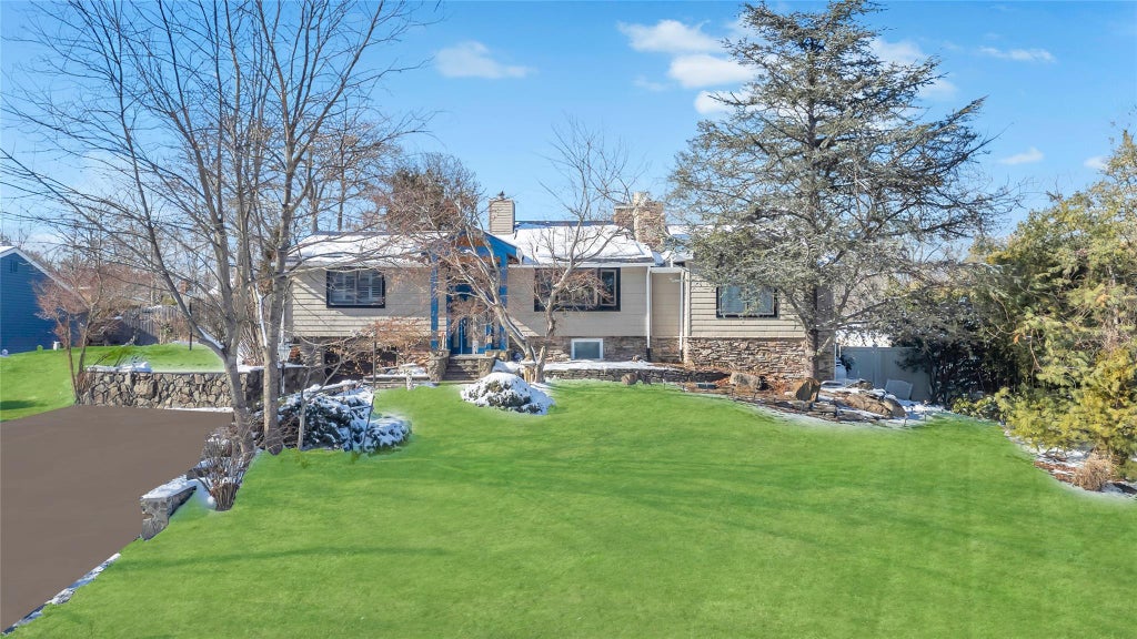 34 of 41 - 16 Walnut Drive, Shoreham, NY