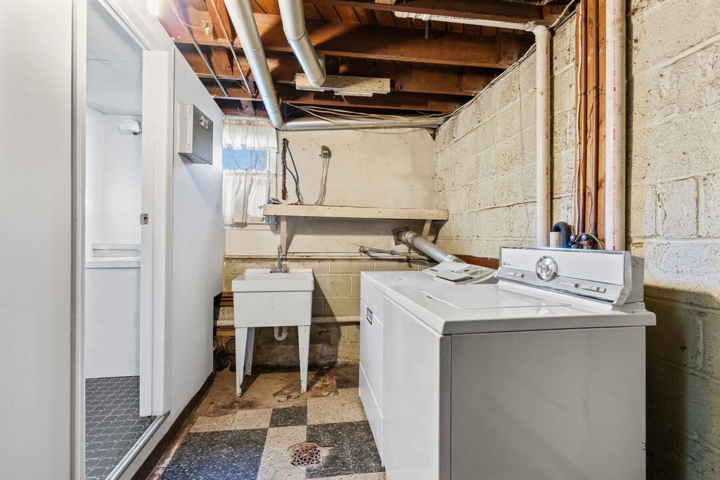 13 of 17 - 20 Nursery Road, Melville, NY