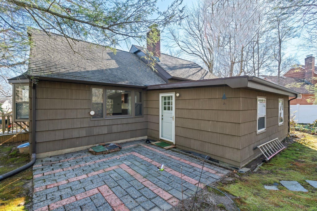 16 of 17 - 20 Nursery Road, Melville, NY