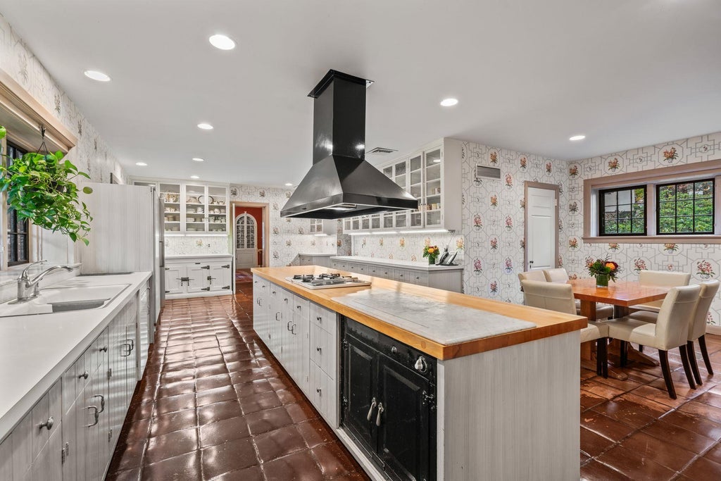 17 of 31 - 95 Piping Rock Road, Locust Valley, NY