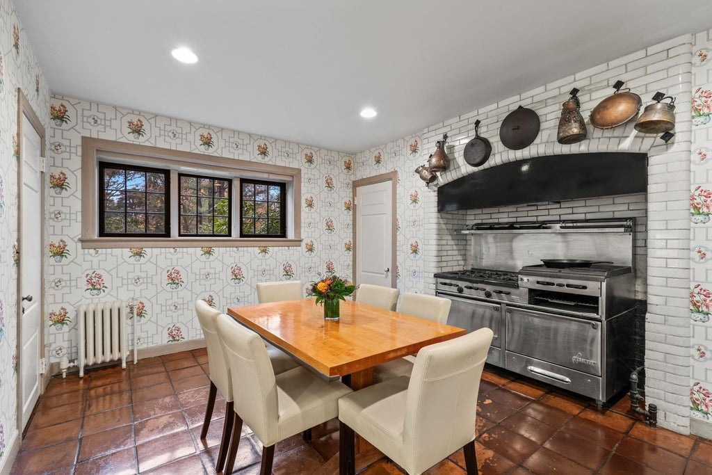18 of 31 - 95 Piping Rock Road, Locust Valley, NY