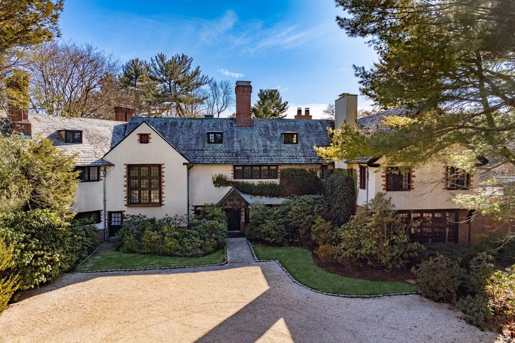 1 of 31 - 95 Piping Rock Road, Locust Valley, NY
