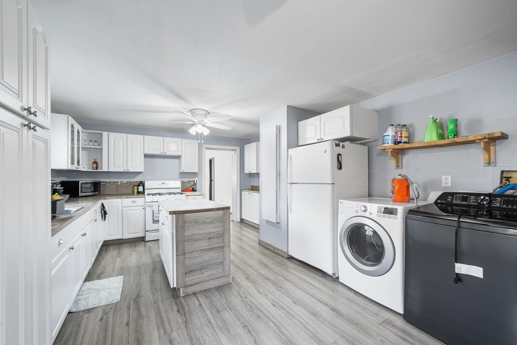 10 of 26 - 1695 Thompson Drive, Bay Shore, NY