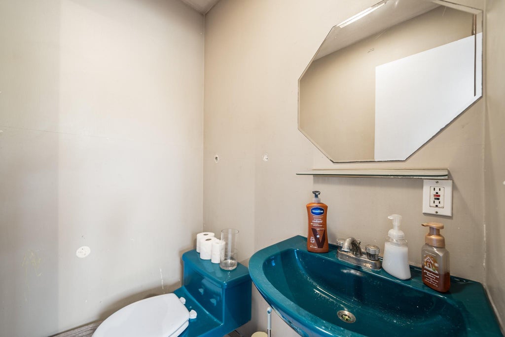 17 of 26 - 1695 Thompson Drive, Bay Shore, NY