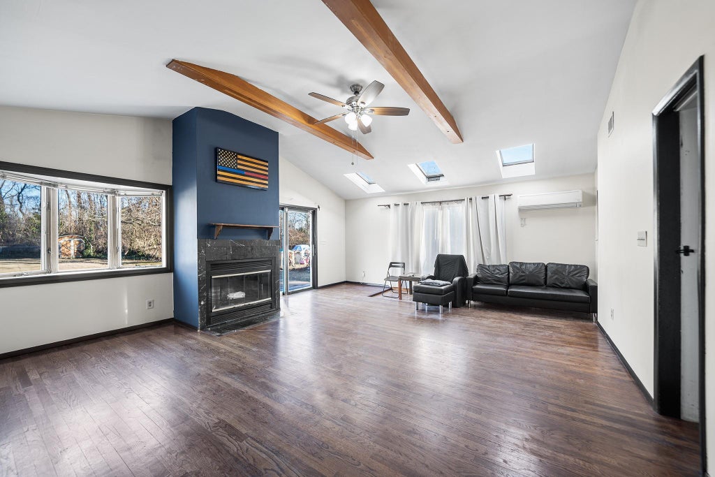 3 of 26 - 1695 Thompson Drive, Bay Shore, NY