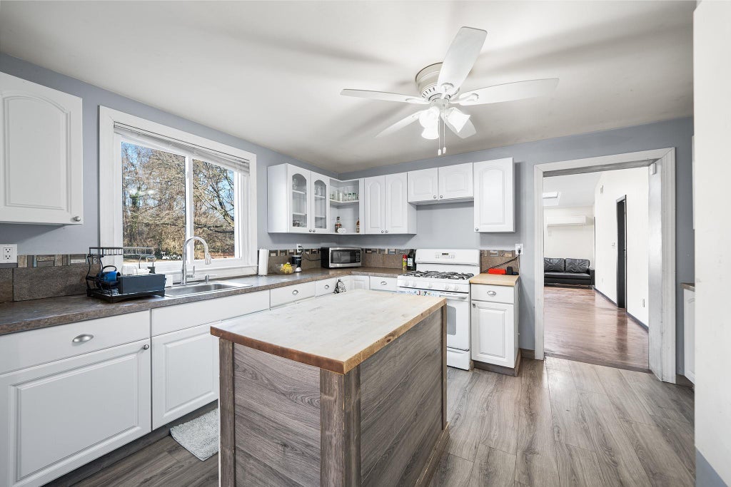 8 of 26 - 1695 Thompson Drive, Bay Shore, NY