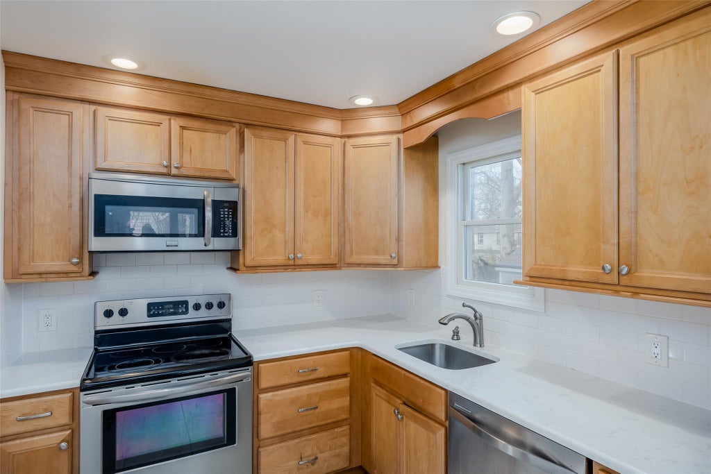 16 of 42 - 81 Queen Drive, Sound Beach, NY