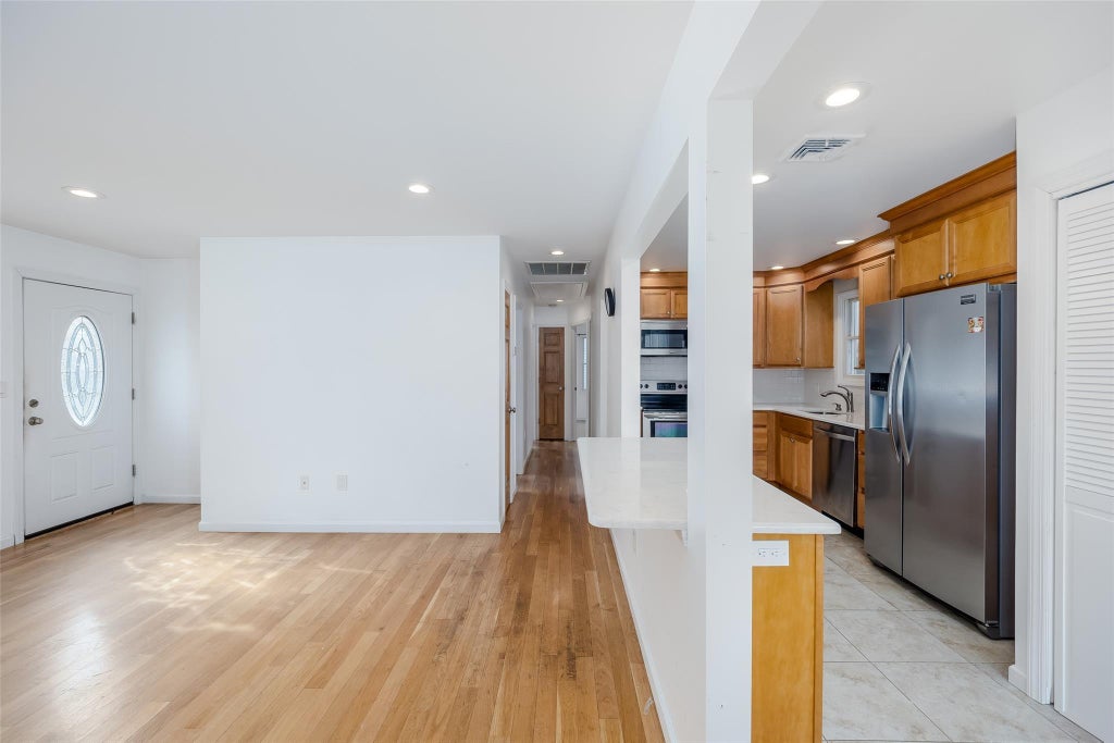 7 of 42 - 81 Queen Drive, Sound Beach, NY