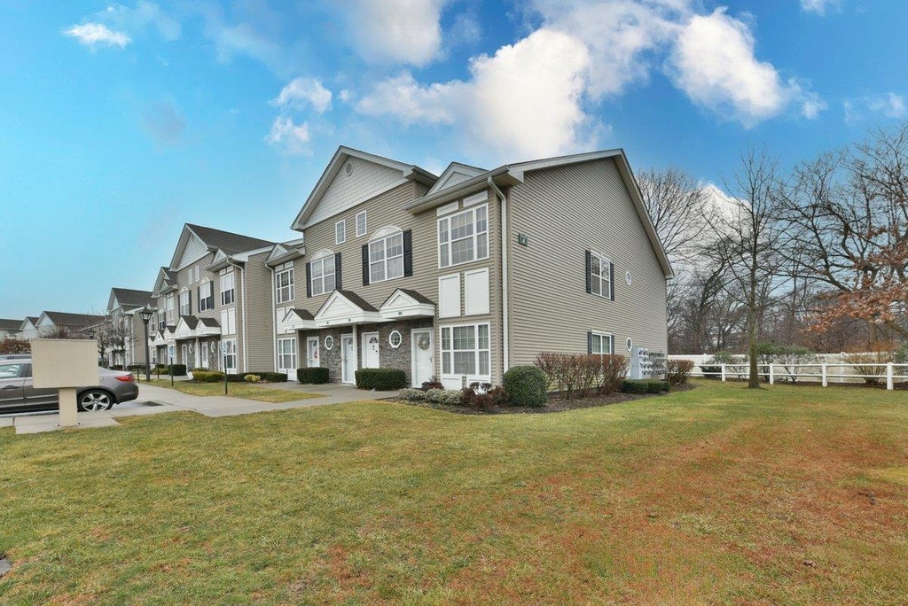 2 of 20 - 175 Spring Drive, East Meadow, NY