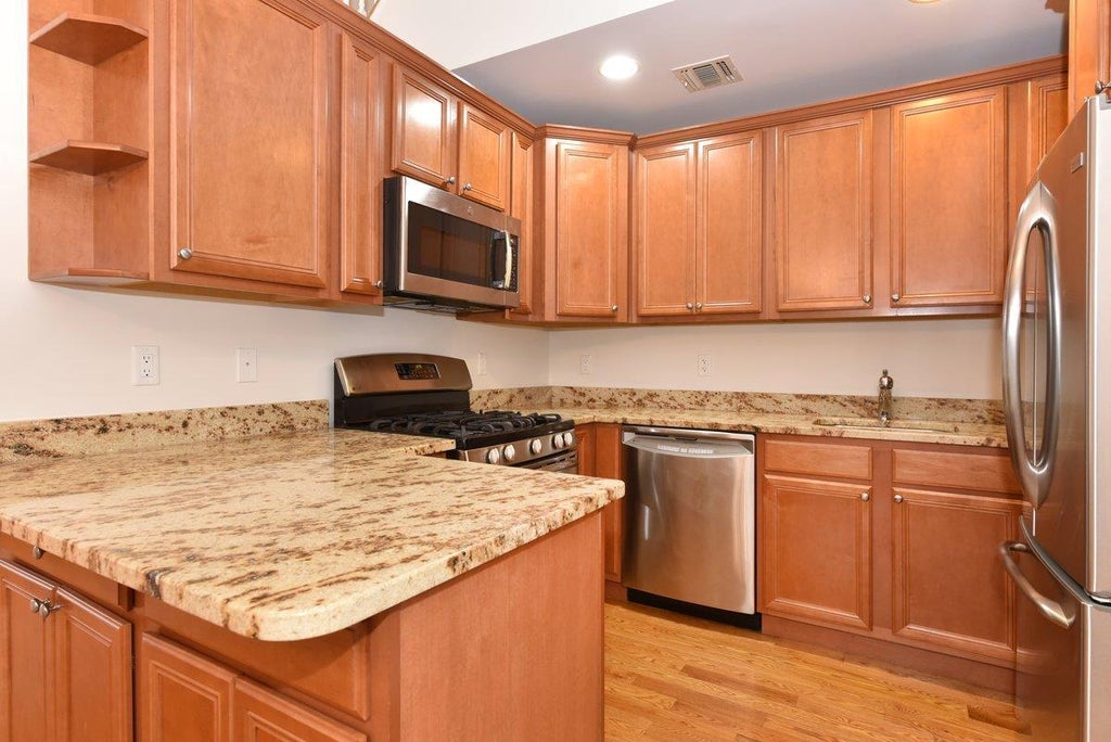 7 of 20 - 175 Spring Drive, East Meadow, NY