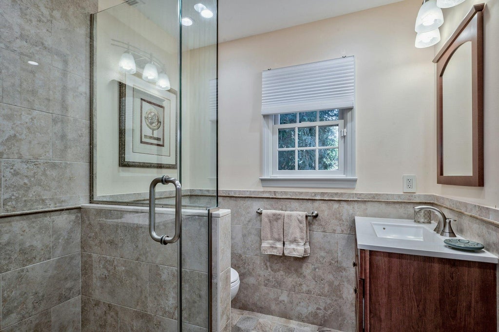 12 of 27 - 30 Cornwall Lane, Sands Point, NY