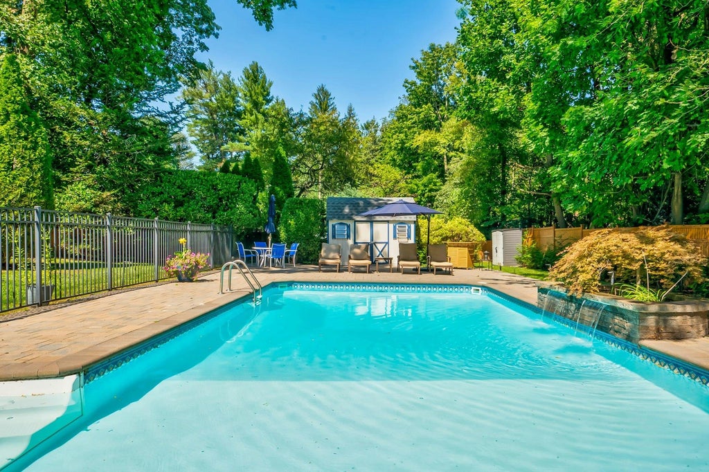 26 of 27 - 30 Cornwall Lane, Sands Point, NY