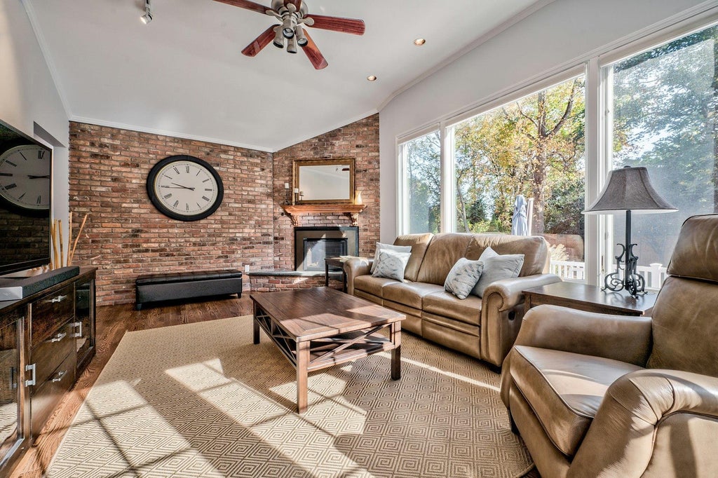 5 of 27 - 30 Cornwall Lane, Sands Point, NY