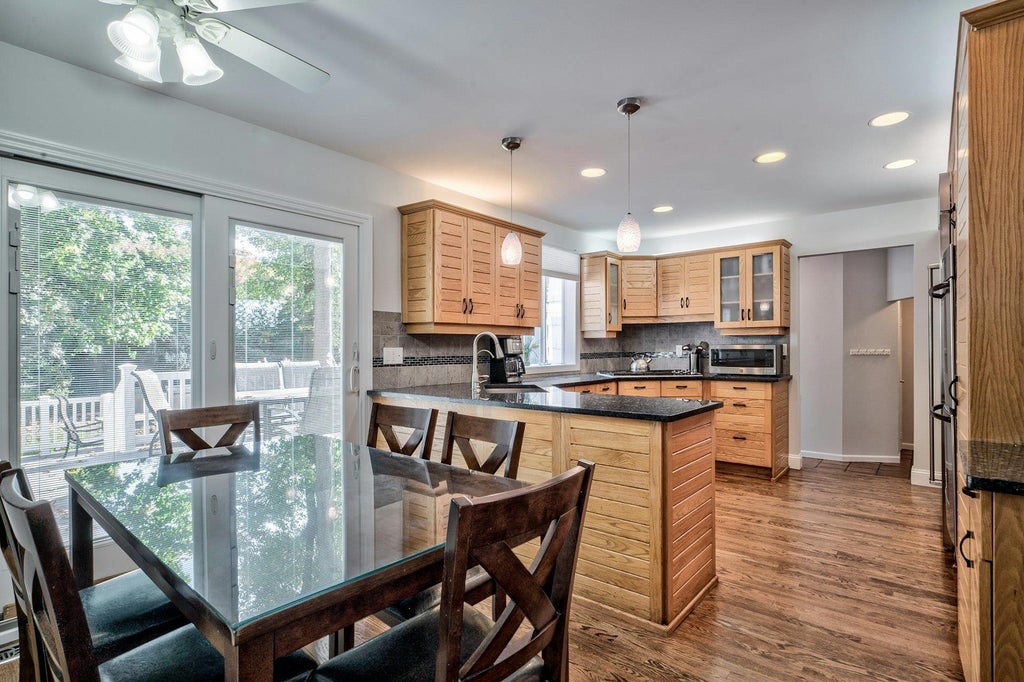8 of 27 - 30 Cornwall Lane, Sands Point, NY