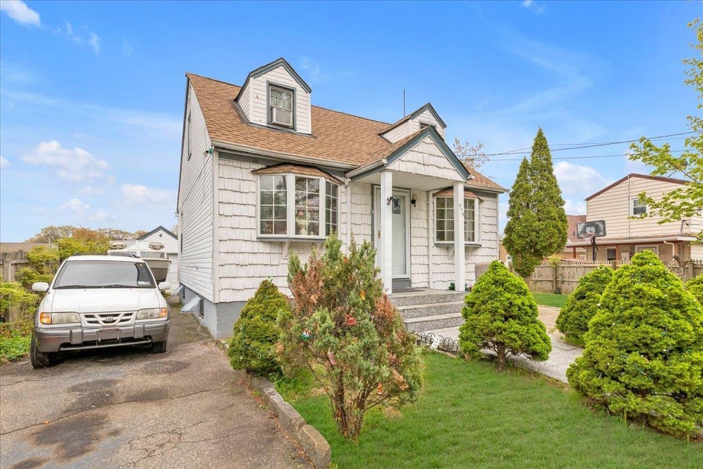 15 of 16 - 579 Keller Avenue, Elmont, NY