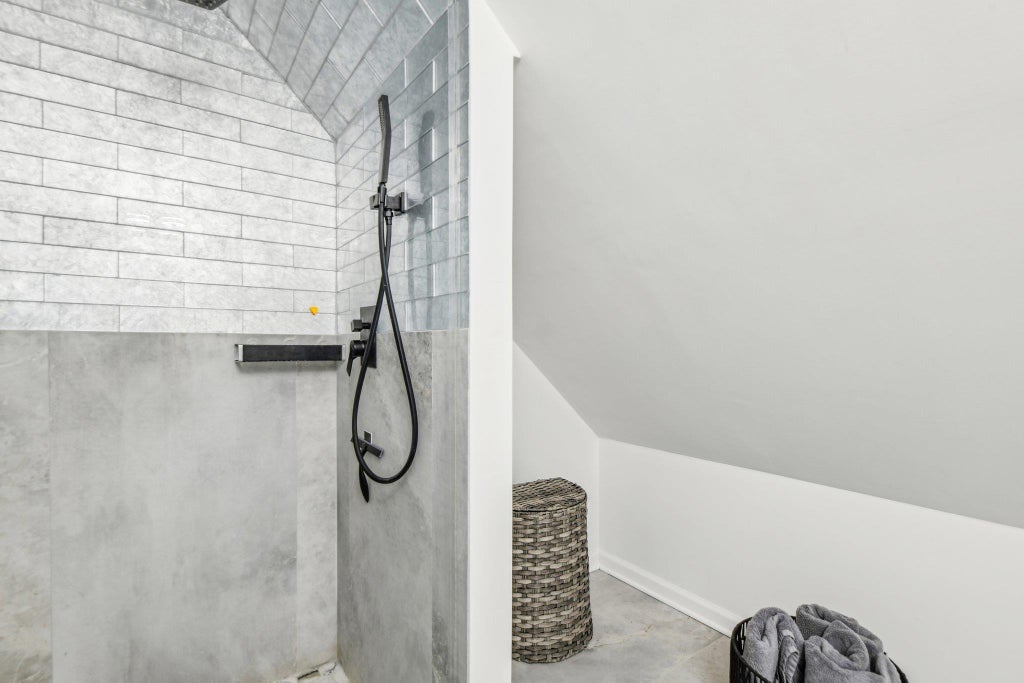 10 of 16 - 257 Claflin Boulevard, Franklin Square, NY