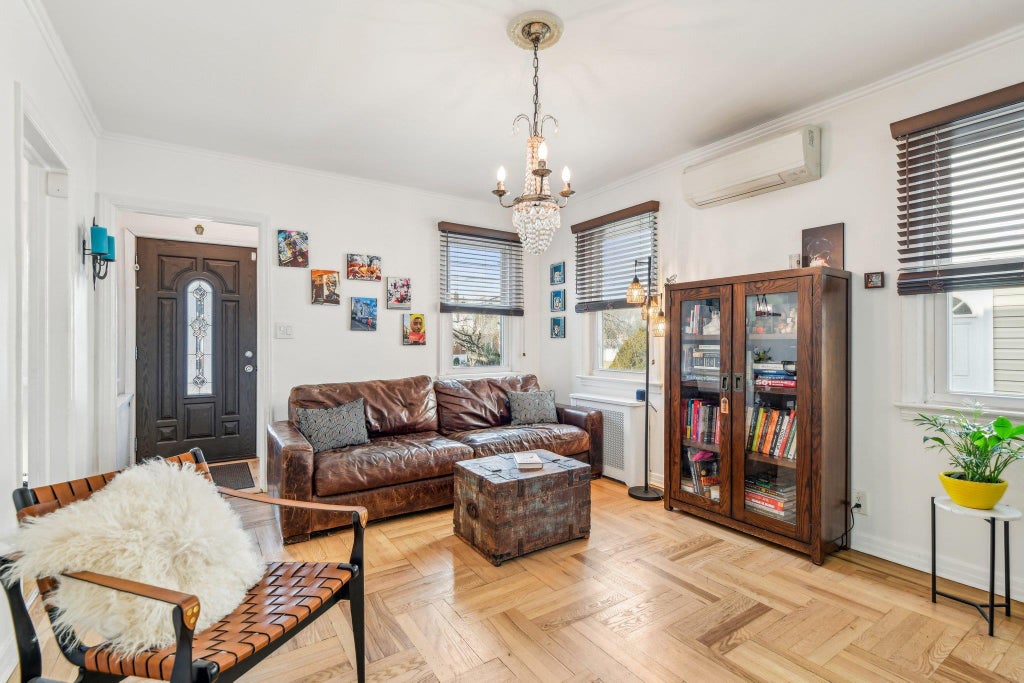 5 of 16 - 257 Claflin Boulevard, Franklin Square, NY