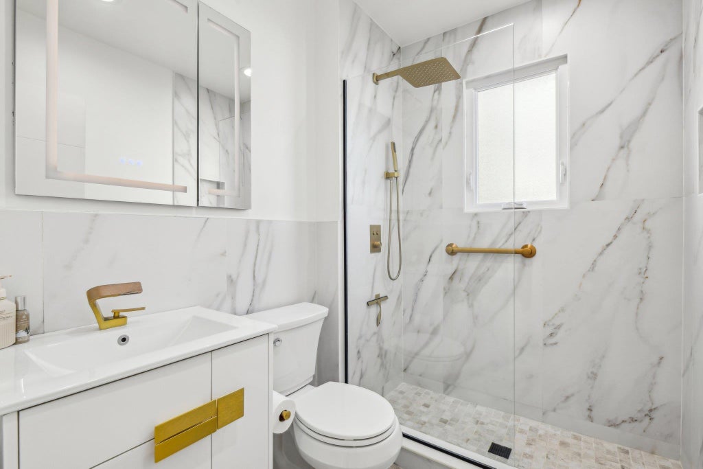 8 of 16 - 257 Claflin Boulevard, Franklin Square, NY