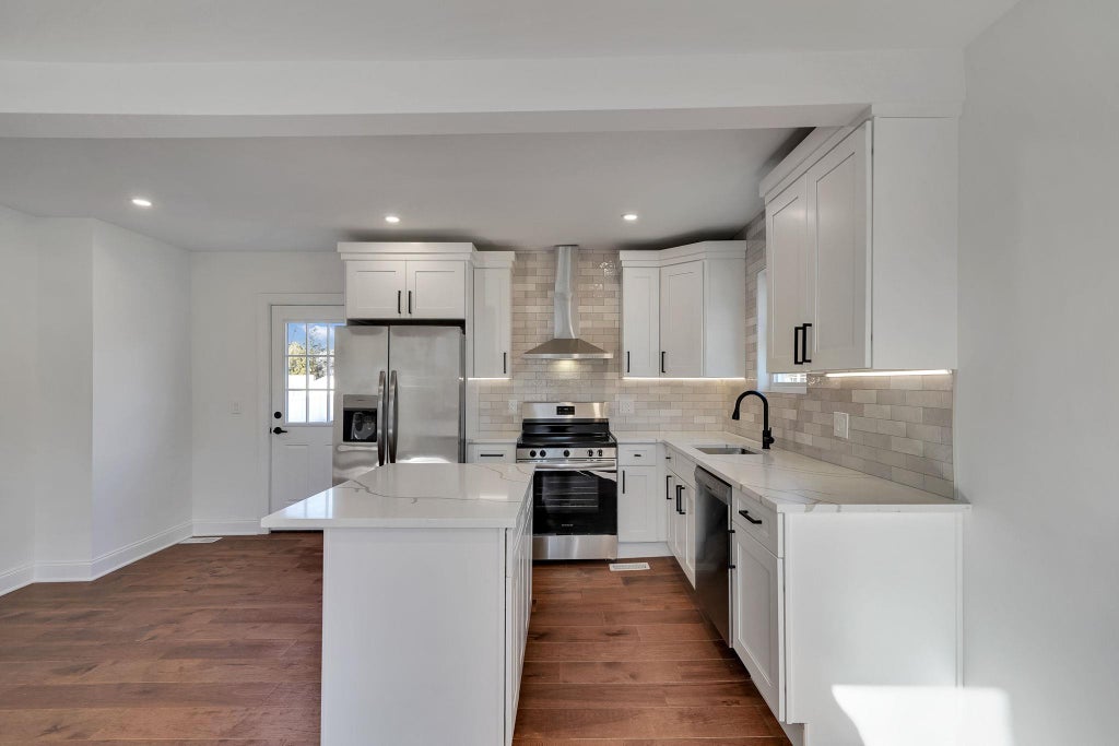 4 of 27 - 81 Frederick Avenue, Bay Shore, NY
