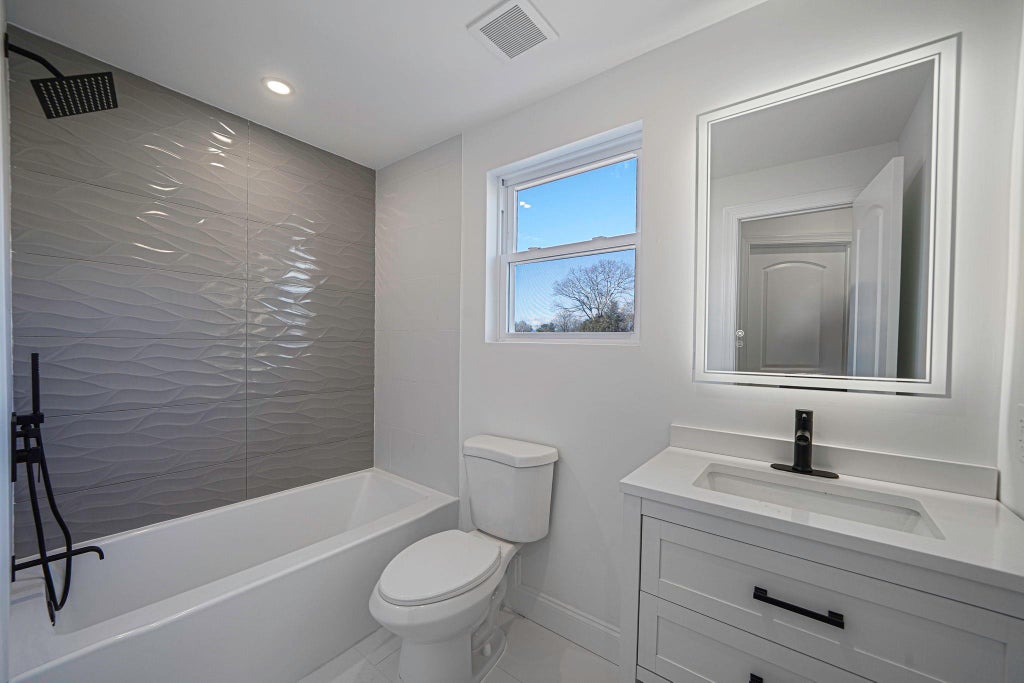 7 of 27 - 81 Frederick Avenue, Bay Shore, NY