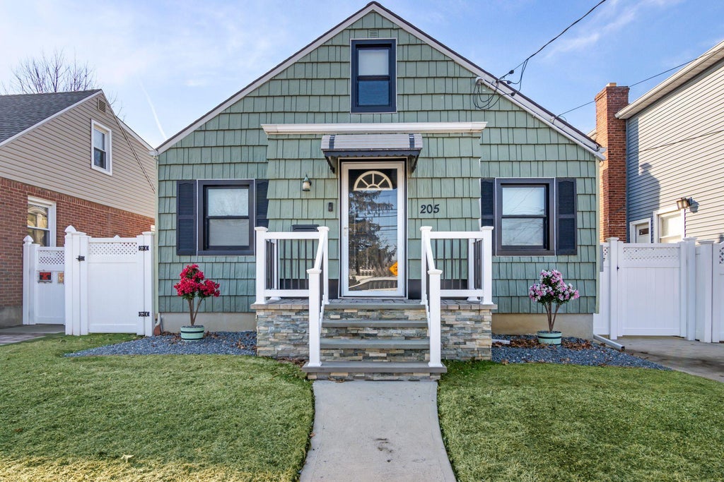 1 of 26 - 205 Goldenrod Avenue, Franklin Square, NY